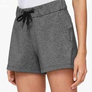 Lululemon On the Fly Shorts Size 6
